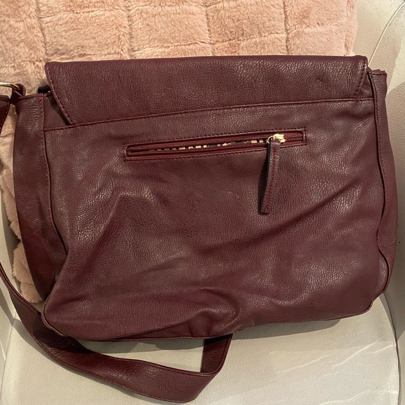 Call it spring purse with long strap - Picture 3 of 5